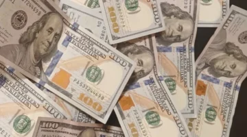 قفزة جديدة.. تراجع الجنيه أمام الدولار بسبب خروج استثمارات نتيجة توترات إيران